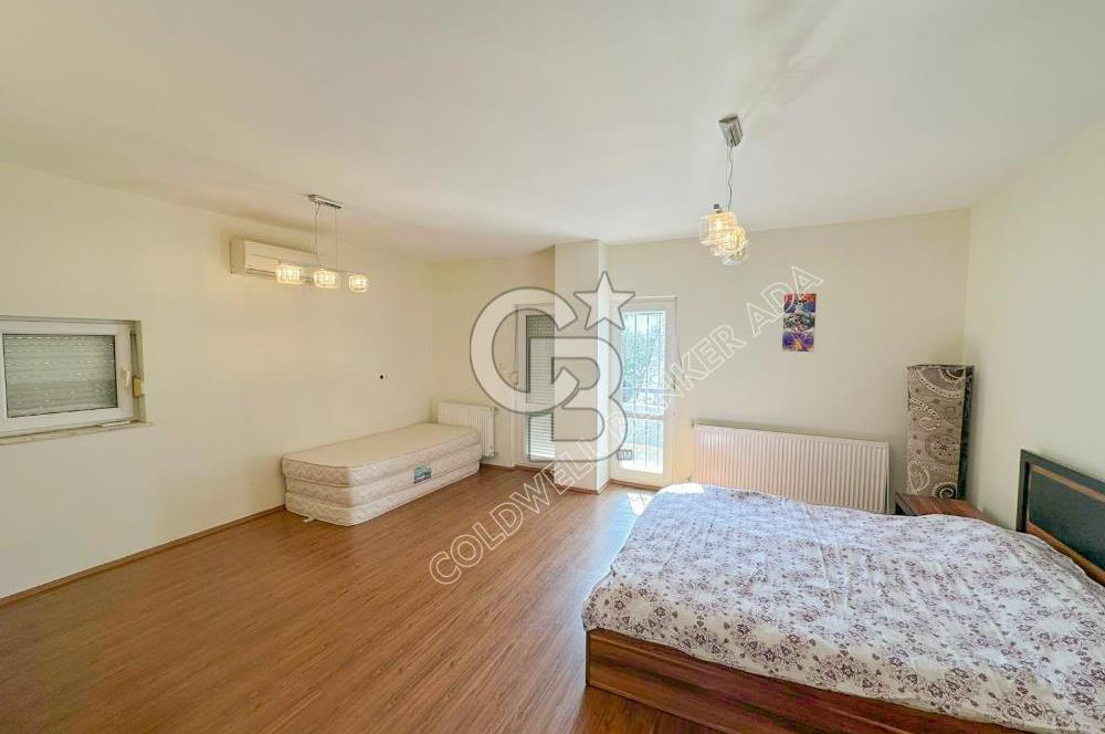 Kuşadası Bayraklıdede Efe Konakları'nda Kesintisiz Deniz Manzaralı Tripleks Villa