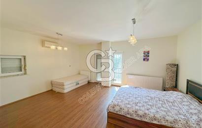 Kuşadası Bayraklıdede Efe Konakları'nda Kesintisiz Deniz Manzaralı Tripleks Villa