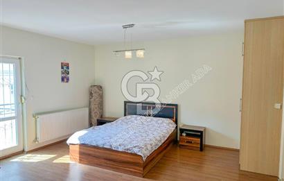 Kuşadası Bayraklıdede Efe Konakları'nda Kesintisiz Deniz Manzaralı Tripleks Villa