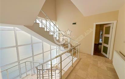 Kuşadası Bayraklıdede Efe Konakları'nda Kesintisiz Deniz Manzaralı Tripleks Villa