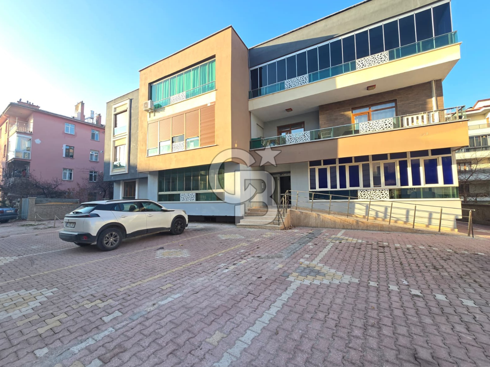 COLDWELL BANKER'DAN SELÇUKLUDA MERKEZİ KONUMLU 3+1 SATILIK DAİRE