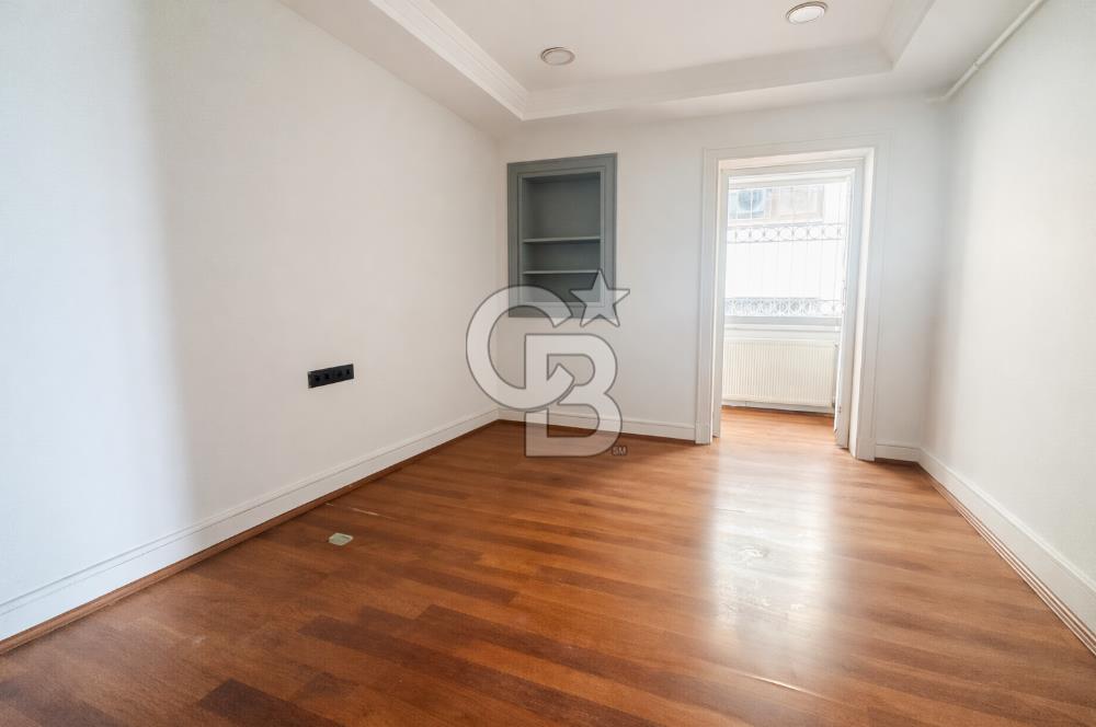 KABATAŞ, SETÜSTÜ'NDE DENİZ ,BOĞAZ ,YARIMADA MANZARALI 4+1 OFİS