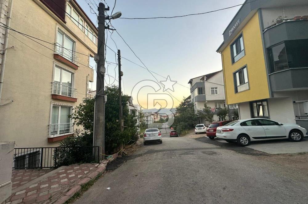 DERİNCE İBNİSİNA MAHALLESİ 6+1 EĞİMSİZ SATILIK ÇATI DUBLEKS.