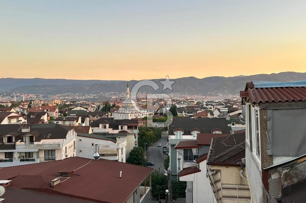 DERİNCE İBNİSİNA MAHALLESİ 6+1 EĞİMSİZ SATILIK ÇATI DUBLEKS.