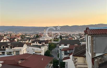 DERİNCE İBNİSİNA MAHALLESİ 6+1 EĞİMSİZ SATILIK ÇATI DUBLEKS.