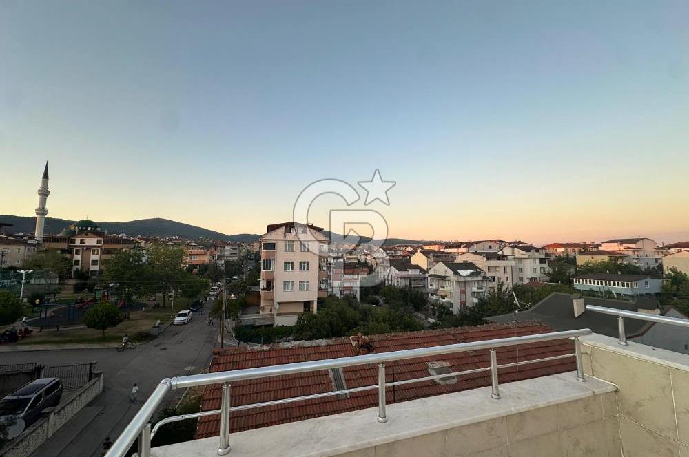 DERİNCE İBNİSİNA MAHALLESİ 6+1 EĞİMSİZ SATILIK ÇATI DUBLEKS.