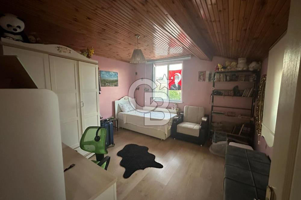 DERİNCE İBNİSİNA MAHALLESİ 6+1 EĞİMSİZ SATILIK ÇATI DUBLEKS.