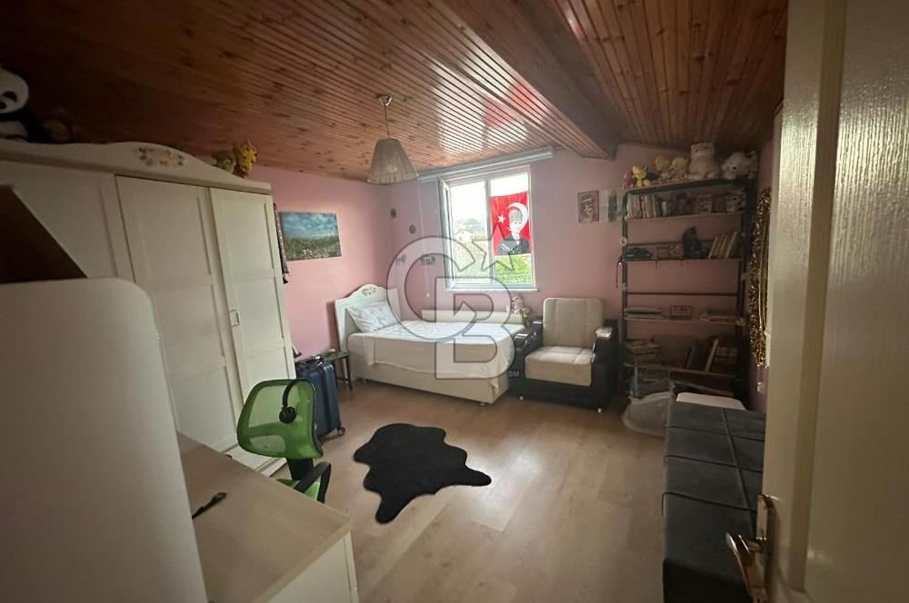 DERİNCE İBNİSİNA MAHALLESİ 6+1 EĞİMSİZ SATILIK ÇATI DUBLEKS.