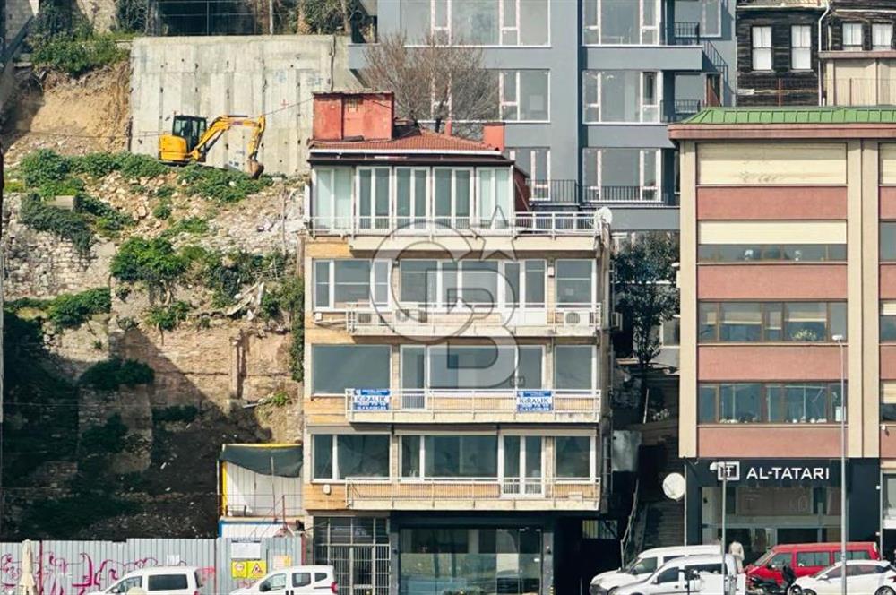 KABATAŞ, SETÜSTÜ'NDE DENİZ ,BOĞAZ ,YARIMADA MANZARALI 4+1 OFİS