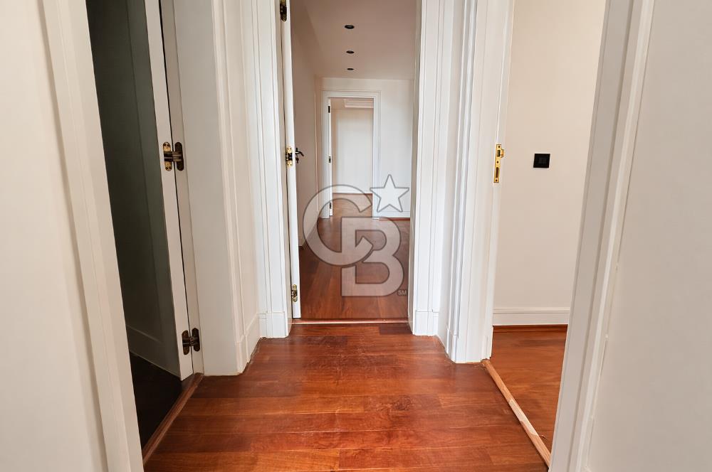 KABATAŞ, SETÜSTÜ'NDE DENİZ ,BOĞAZ ,YARIMADA MANZARALI 4+1 OFİS