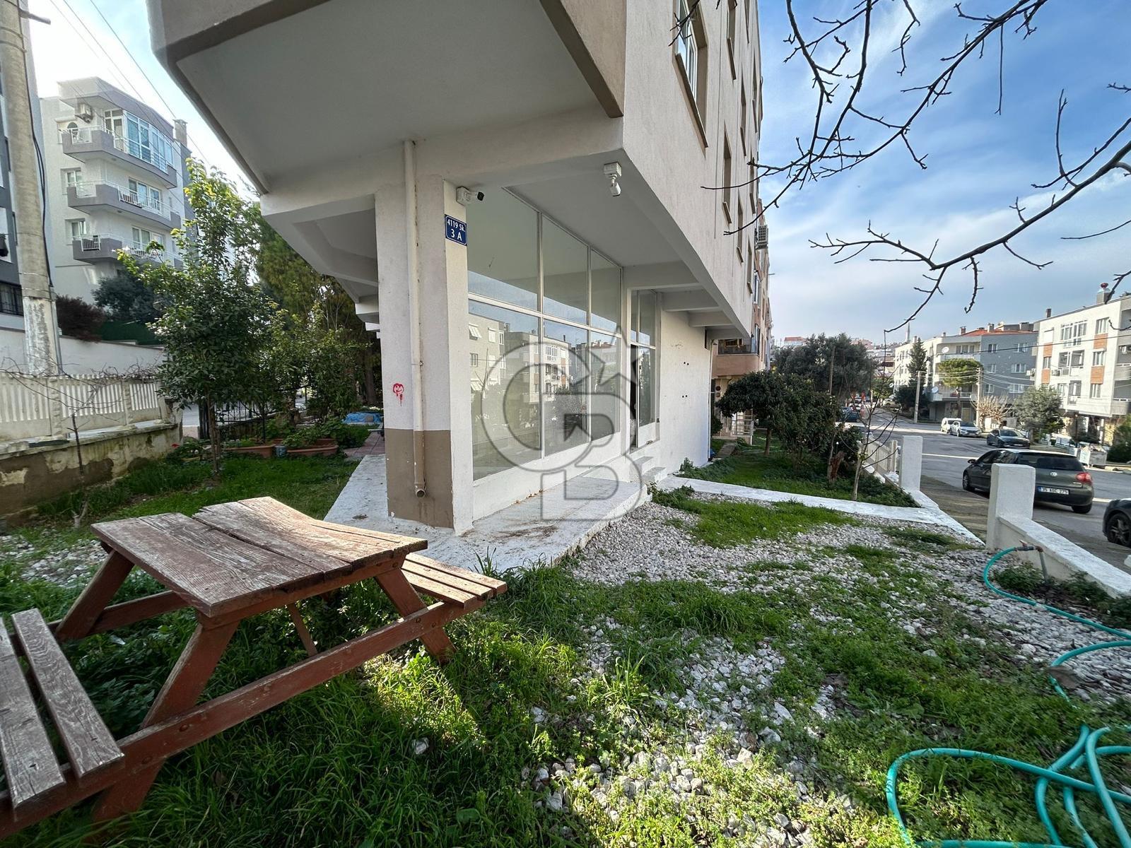 Zeytinalanı Pazar Sokağında Harika Konumlu 75 m2 Satılık Dükkan