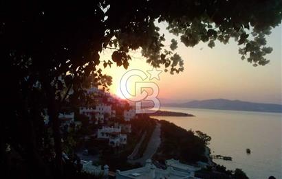 KIYIKIŞLACIK TA DENİZ MANZARALI GÜLÜMKIYI SİTESİNDE PLAJLI 3+1 BAHÇELİ TRİPLEKS VİLLA