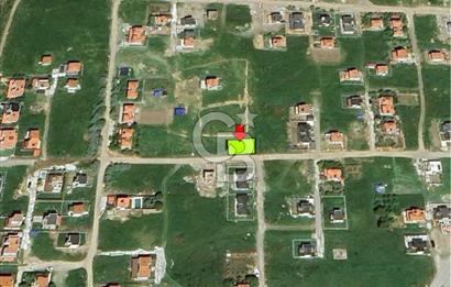 AYVALIK ALTINOVA SAHİL BÖLGESİNDE KÖŞE KONUM VİLLA ARSASI