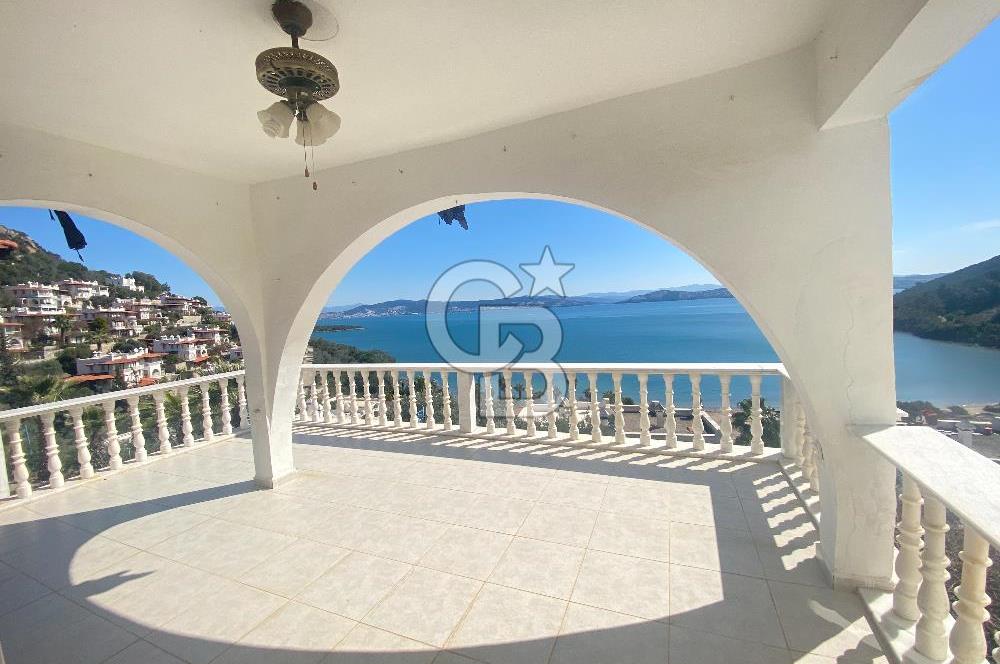 KIYIKIŞLACIK TA DENİZ MANZARALI GÜLÜMKIYI SİTESİNDE PLAJLI 3+1 BAHÇELİ TRİPLEKS VİLLA