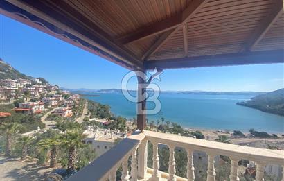 KIYIKIŞLACIK TA DENİZ MANZARALI GÜLÜMKIYI SİTESİNDE PLAJLI 3+1 BAHÇELİ TRİPLEKS VİLLA