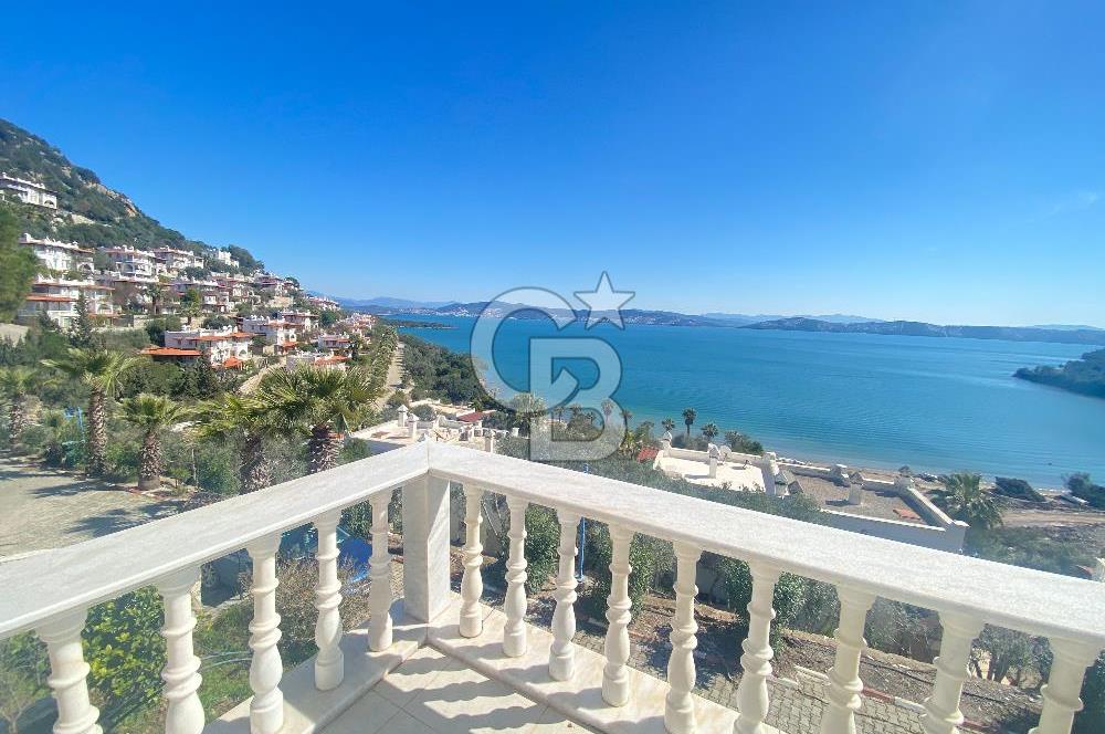 KIYIKIŞLACIK TA DENİZ MANZARALI GÜLÜMKIYI SİTESİNDE PLAJLI 3+1 BAHÇELİ TRİPLEKS VİLLA