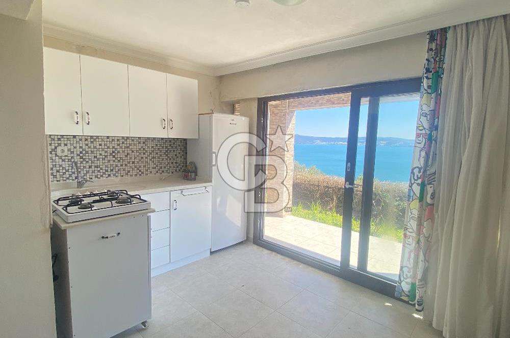 KIYIKIŞLACIK TA DENİZ MANZARALI GÜLÜMKIYI SİTESİNDE PLAJLI 3+1 BAHÇELİ TRİPLEKS VİLLA