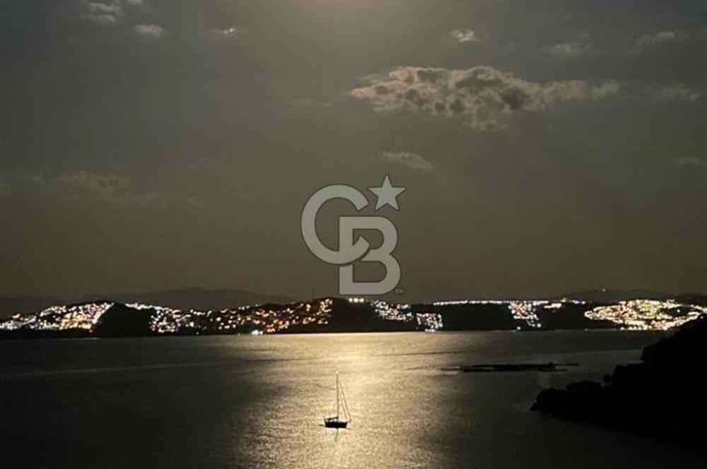 KIYIKIŞLACIK TA DENİZ MANZARALI GÜLÜMKIYI SİTESİNDE PLAJLI 3+1 BAHÇELİ TRİPLEKS VİLLA