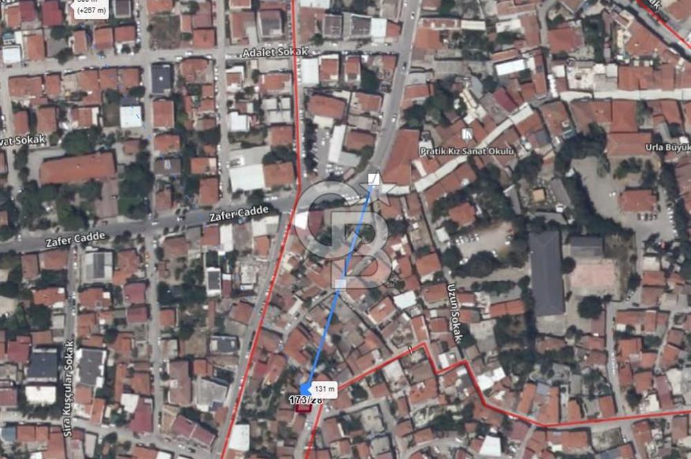 URLA YENİ MAHALLEDE SANAT SOKAĞINA ÇOK YAKIN SATILIK AVLULU EV