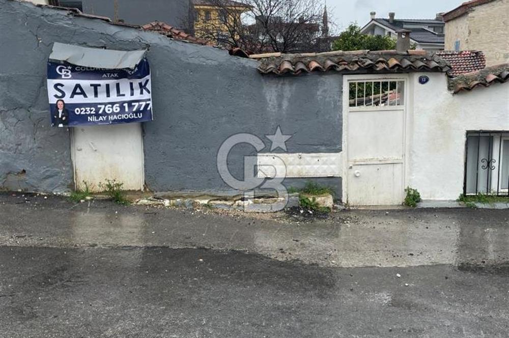 URLA YENİ MAHALLEDE SANAT SOKAĞINA ÇOK YAKIN SATILIK AVLULU EV