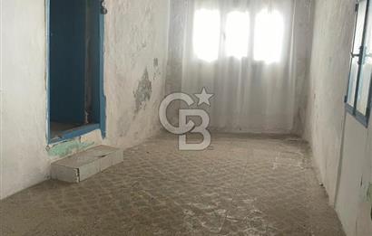 URLA YENİ MAHALLEDE SANAT SOKAĞINA ÇOK YAKIN SATILIK AVLULU EV