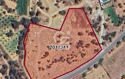 Seferihisar Orhanlı'da Menderes-Ürkmez Yolu üzerinde satılık arazi