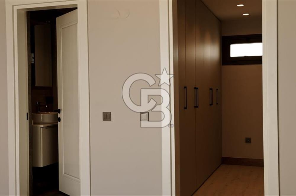 Urla İçmelerde Satılık Lüks Tripleks Villa | Denize 150 metre