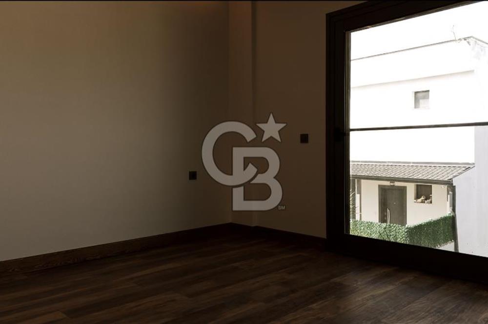 Urla İçmelerde Satılık Lüks Tripleks Villa | Denize 150 metre