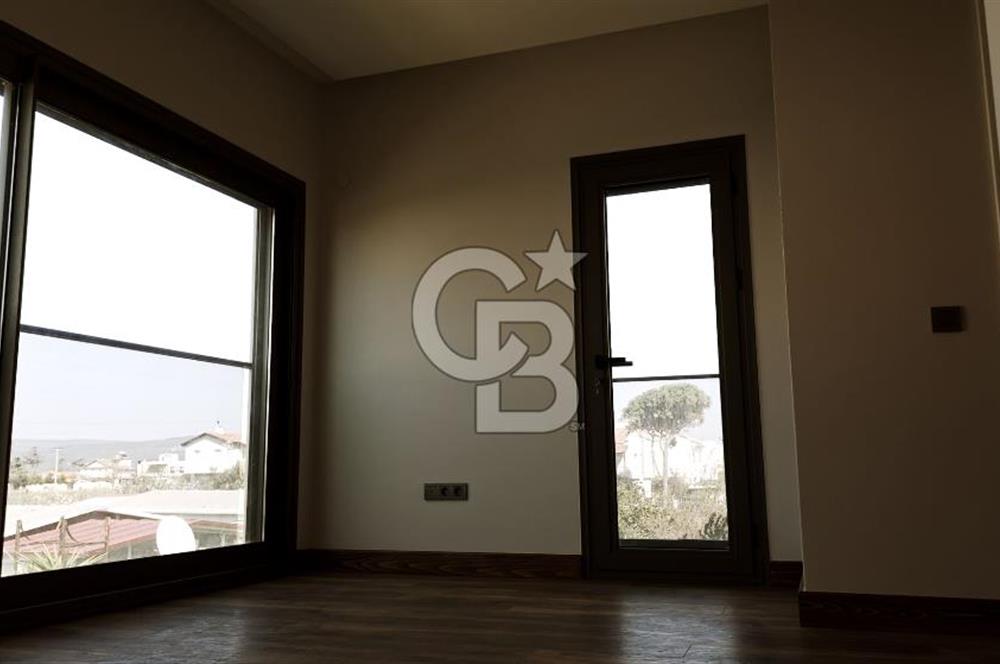 Urla İçmelerde Satılık Lüks Tripleks Villa | Denize 150 metre