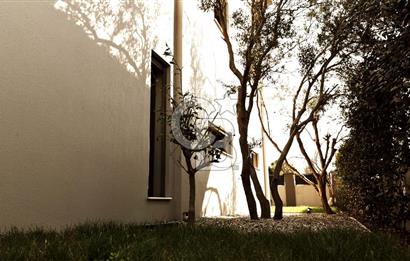 Urla İçmelerde Satılık Lüks Tripleks Villa | Denize 150 metre