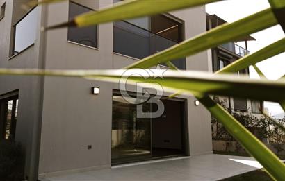 Urla İçmelerde Satılık Lüks Tripleks Villa | Denize 150 metre