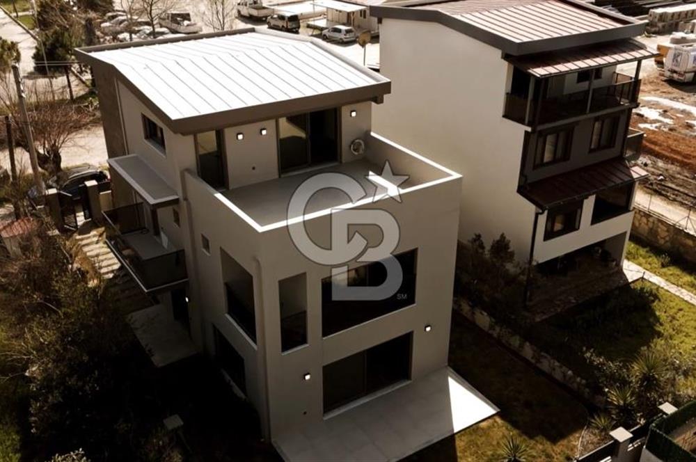 Urla İçmelerde Satılık Lüks Tripleks Villa | Denize 150 metre
