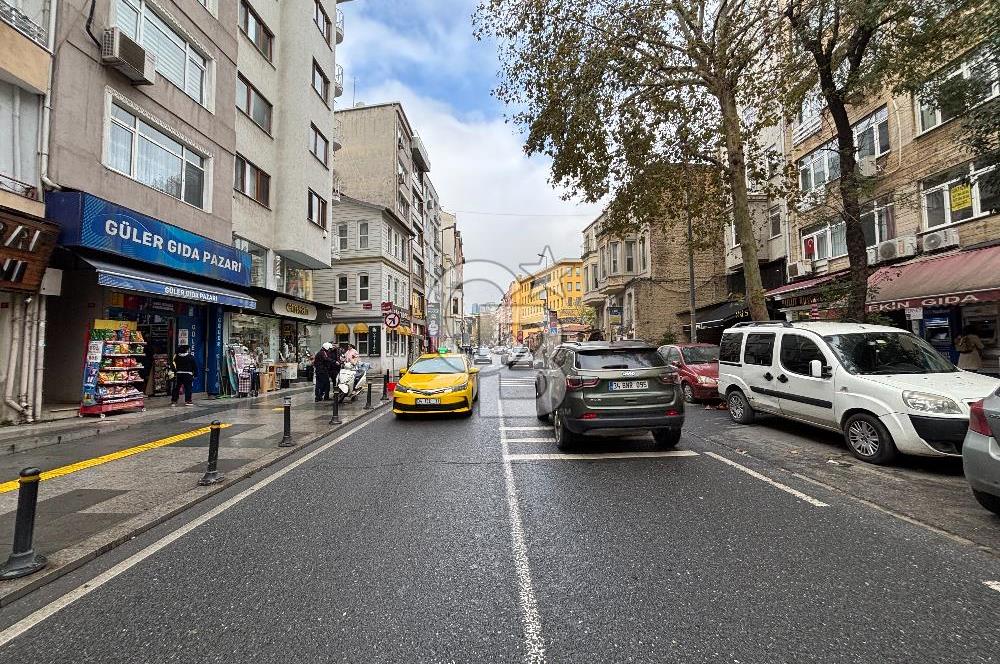 BEŞİKTAŞ DEREBOYU CADDESİNDE BOŞ SATILIK 2+1