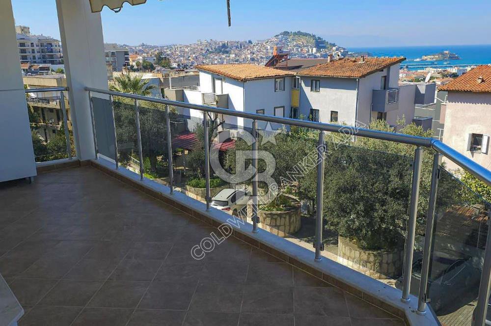 Kuşadası Merkezde Önü Kapanmaz Full Deniz ve Şehir Manzaralı Satılık 3+1 Daire 