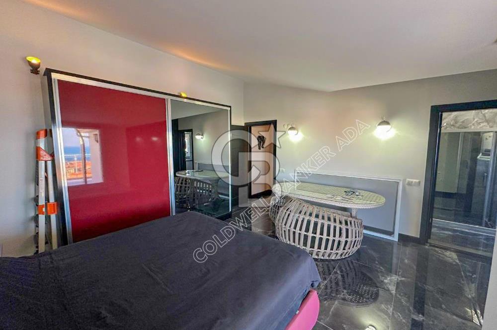 Kuşadası Merkezde Önü Kapanmaz Full Deniz ve Şehir Manzaralı Satılık 3+1 Daire 