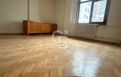 Göztepe Bağdat caddesinde yatırımlık 3+1 daire