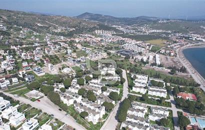 Çandarlı Meltemköy'de Deniz Manzaralı, Plajlı 1+1 Daire