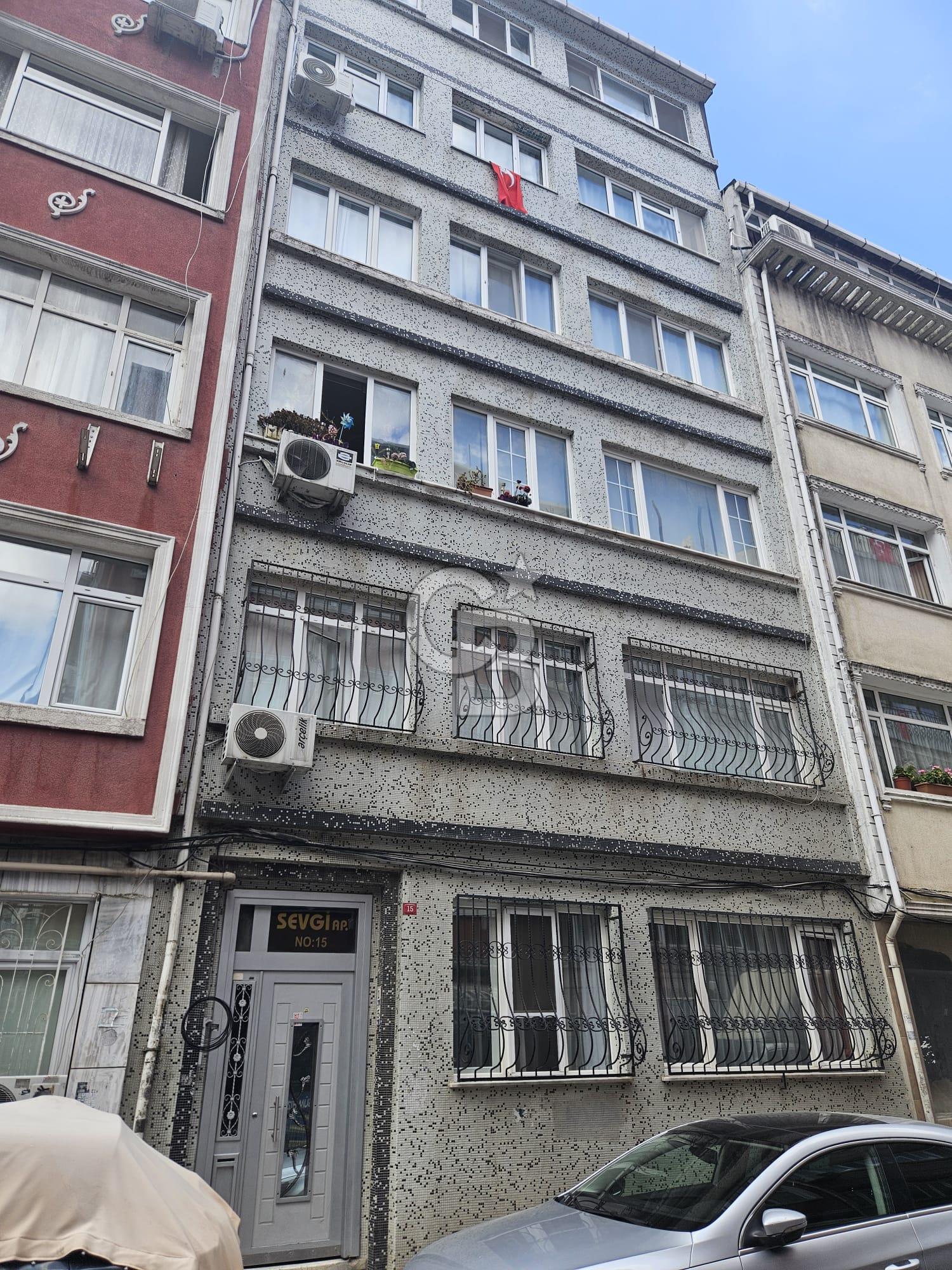 Fatih Akşemsettin Mahallesinde Full Tadilatlı 3+1Satılık Daire