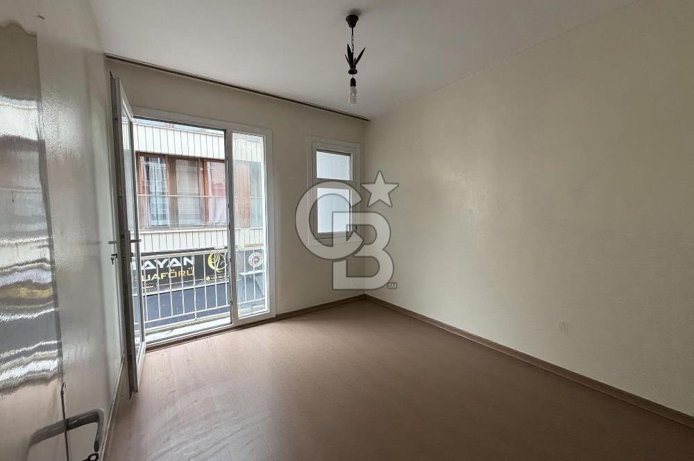 Karşıyaka Çarşı İçinde Satılık 2+1 Daire