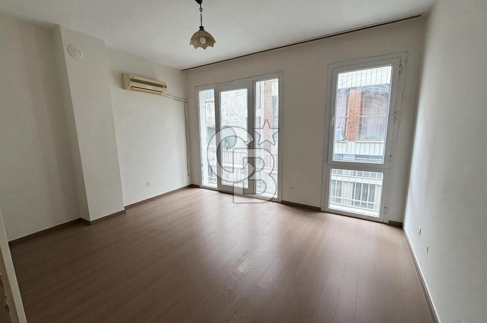 Karşıyaka Çarşı İçinde Satılık 2+1 Daire