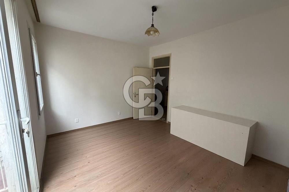 Karşıyaka Çarşı İçinde Satılık 2+1 Daire