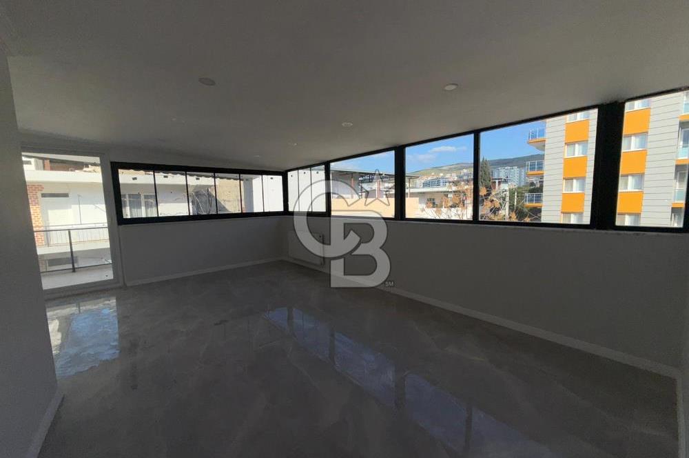 Çiğli Uğur Mumcu Mahallesi'nde Satılık Tripleks