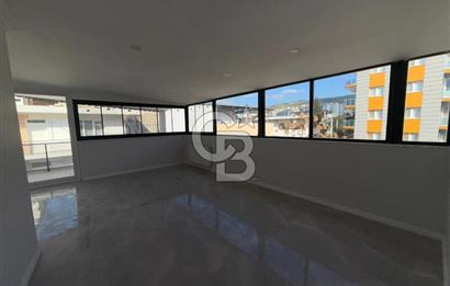 Çiğli Uğur Mumcu Mahallesi'nde Satılık Tripleks