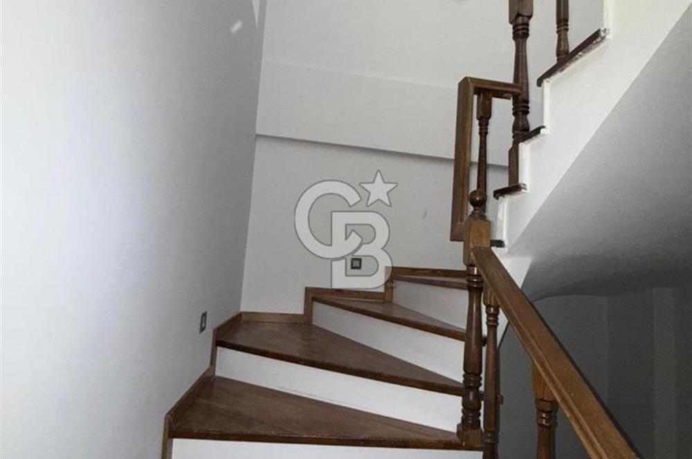 Çiğli Uğur Mumcu Mahallesi'nde Satılık Tripleks