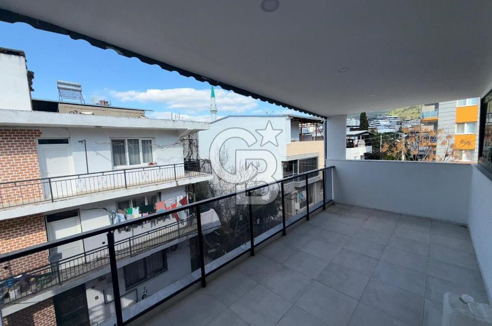 Çiğli Uğur Mumcu Mahallesi'nde Satılık Tripleks