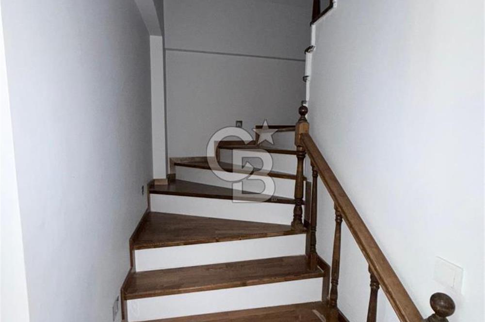 Çiğli Uğur Mumcu Mahallesi'nde Satılık Tripleks