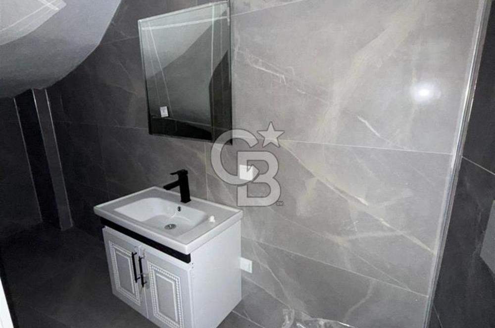 Çiğli Uğur Mumcu Mahallesi'nde Satılık Tripleks