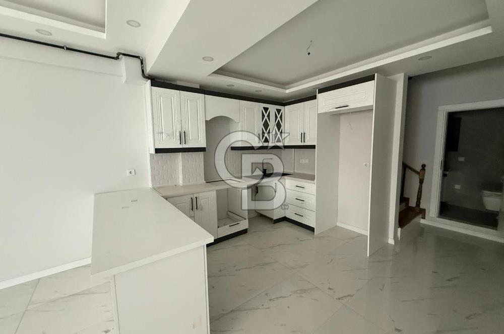 Çiğli Uğur Mumcu Mahallesi'nde Satılık Tripleks