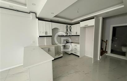 Çiğli Uğur Mumcu Mahallesi'nde Satılık Tripleks