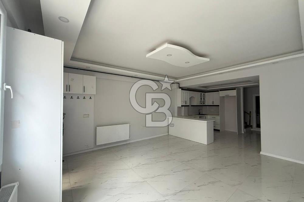 Çiğli Uğur Mumcu Mahallesi'nde Satılık Tripleks